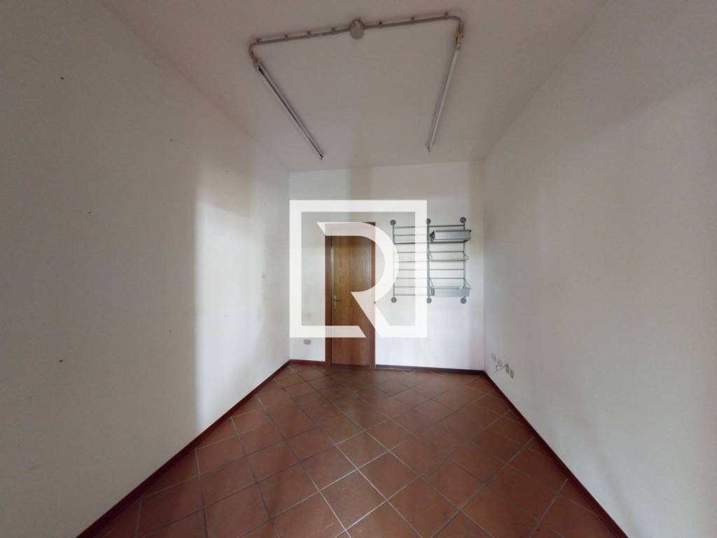 Locale-commerciale-su-viale-Marconi-04112024_182417