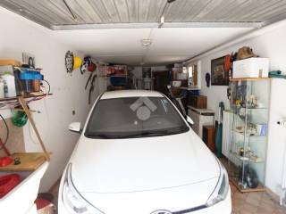 garage con lavanderia
