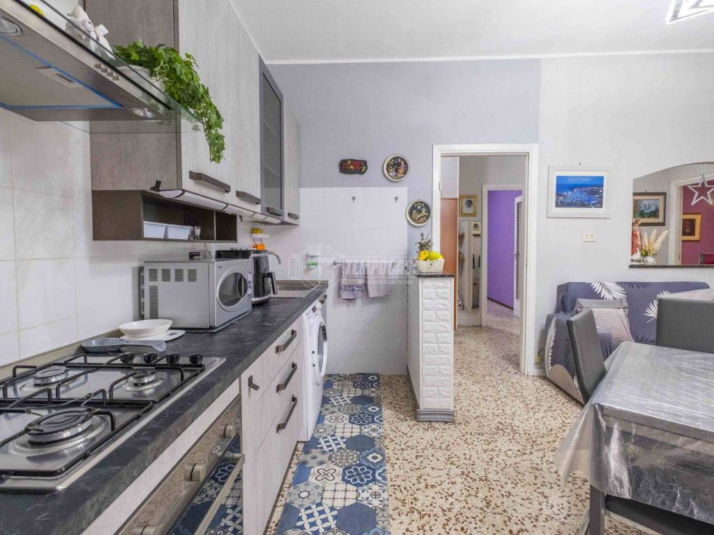 SOGGIORNO CON CUCINA A VISTA