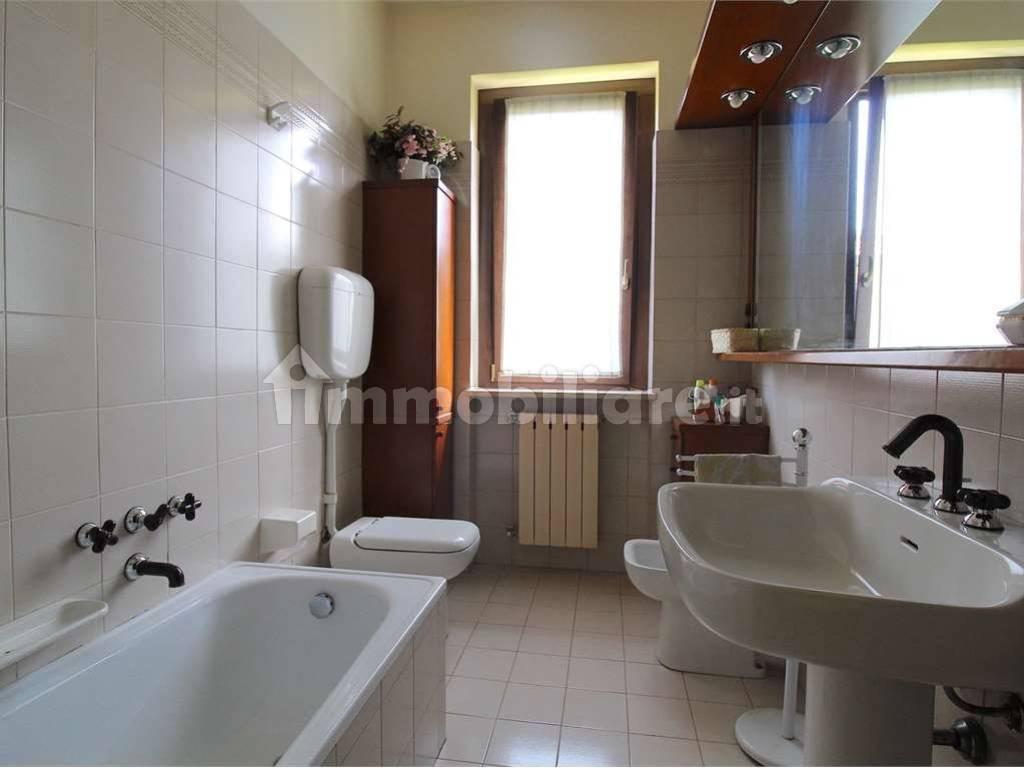 BAGNO CON VASCA PRIMO PIANO