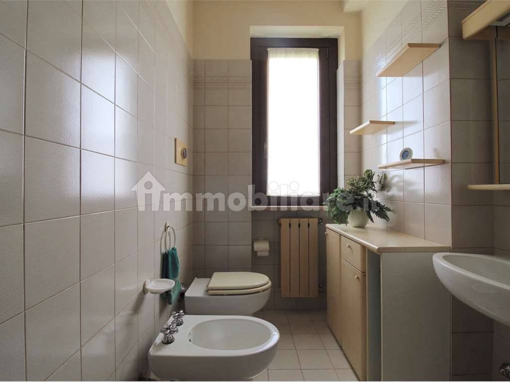 BAGNO CON DOCCIA PRIMO PIANO