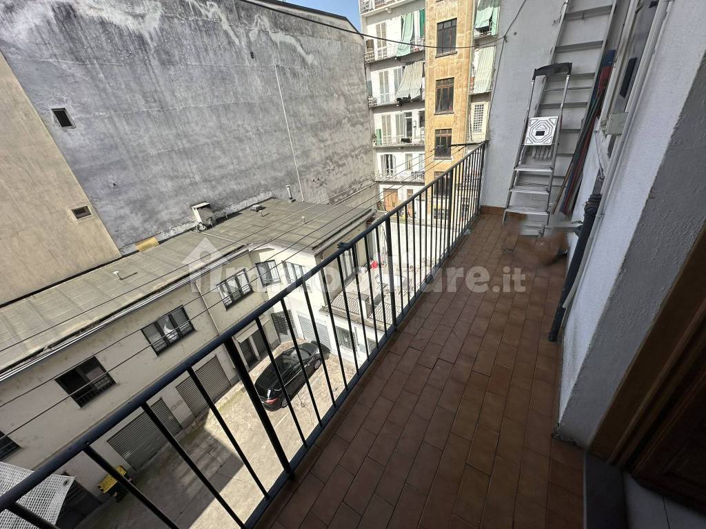 BALCONE SU INTERNO CORTILE