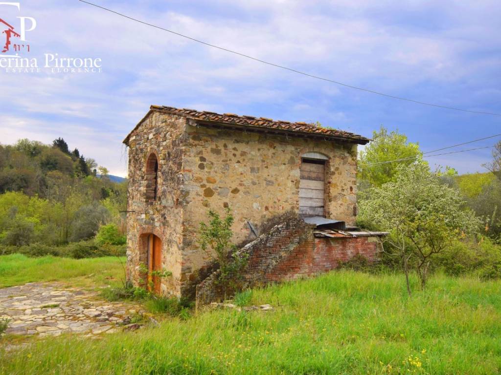 Settignano vendesi colonica da ristrutturare