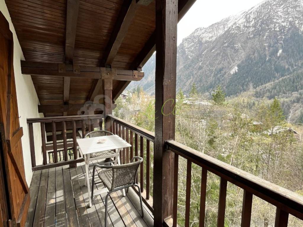 VENDITA COURMAYEUR: balcone vista Monte Bianco