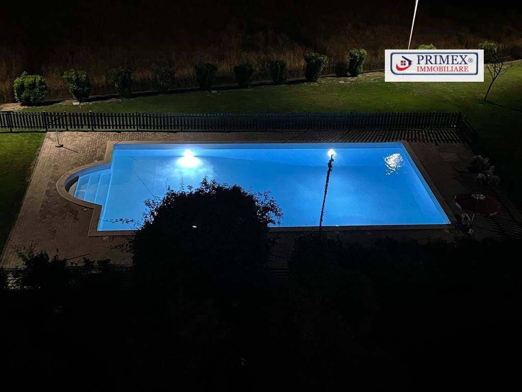 piscina condominiale