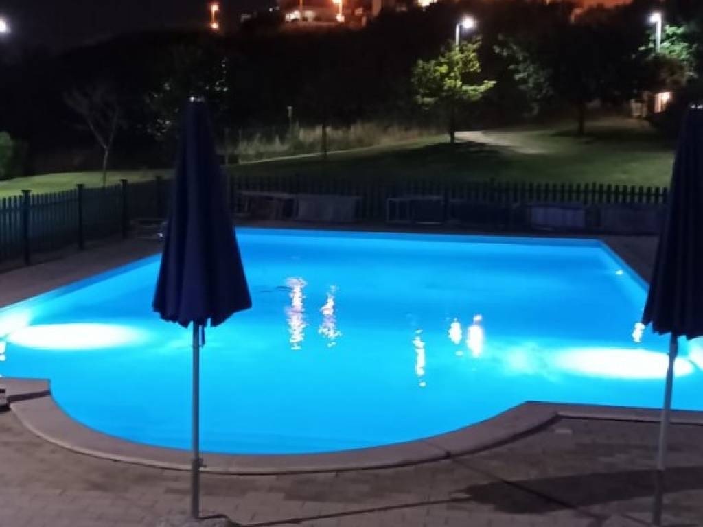 piscina condominiale