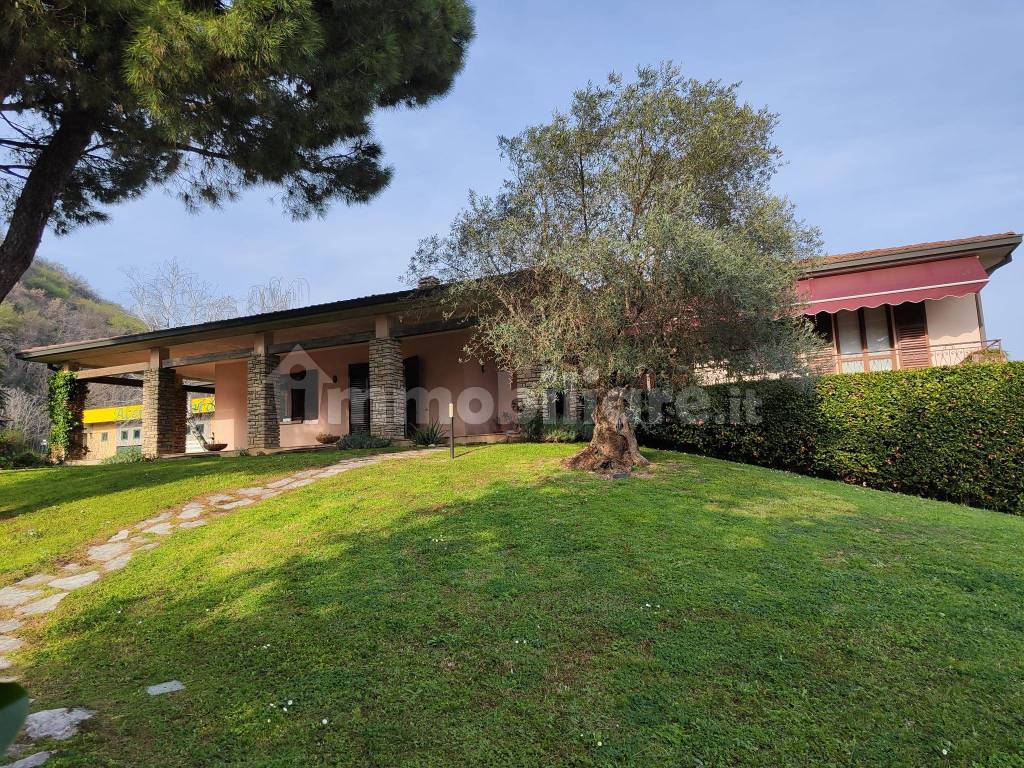 VILLA CON GIARDINO