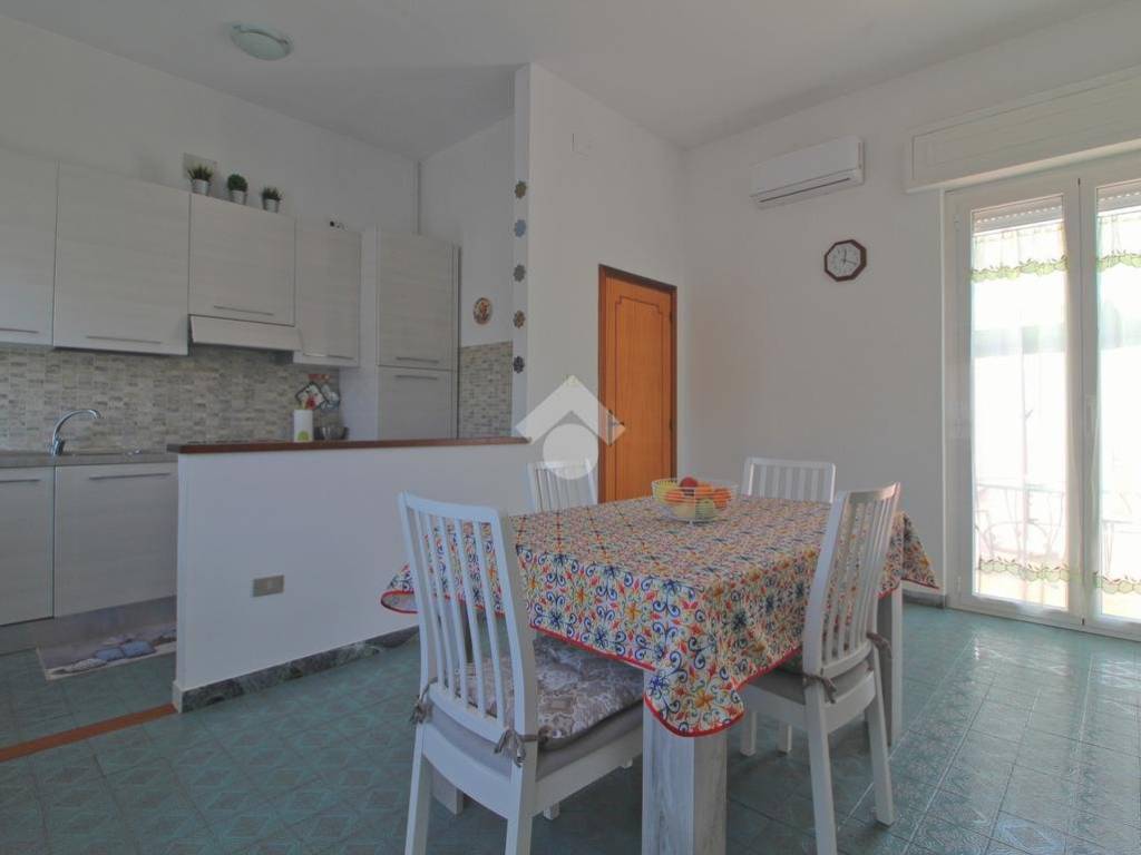 3 - Cucina con terrazzo (13)