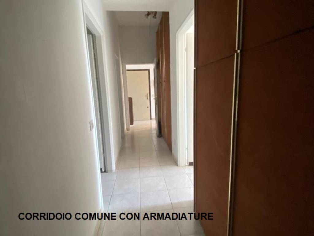 corridoio con armadiature