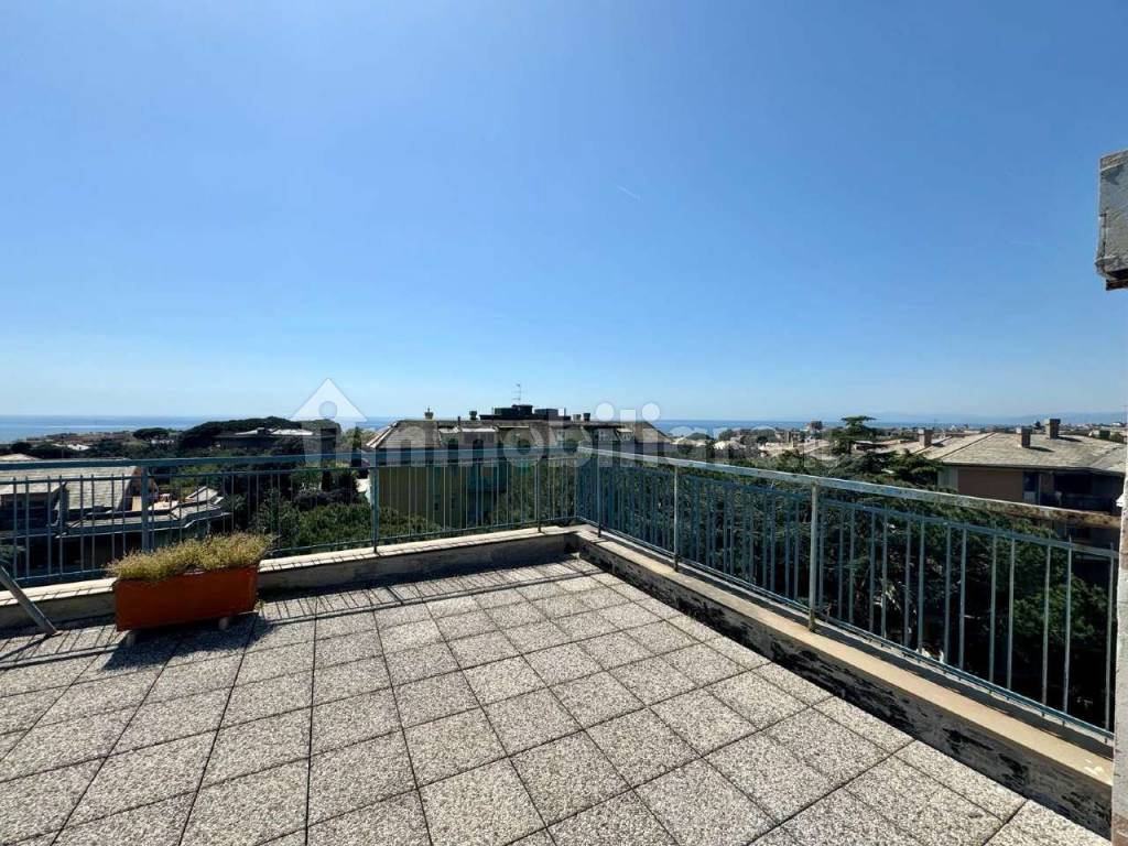 appartamento con terrazzo genova quarto vista mare