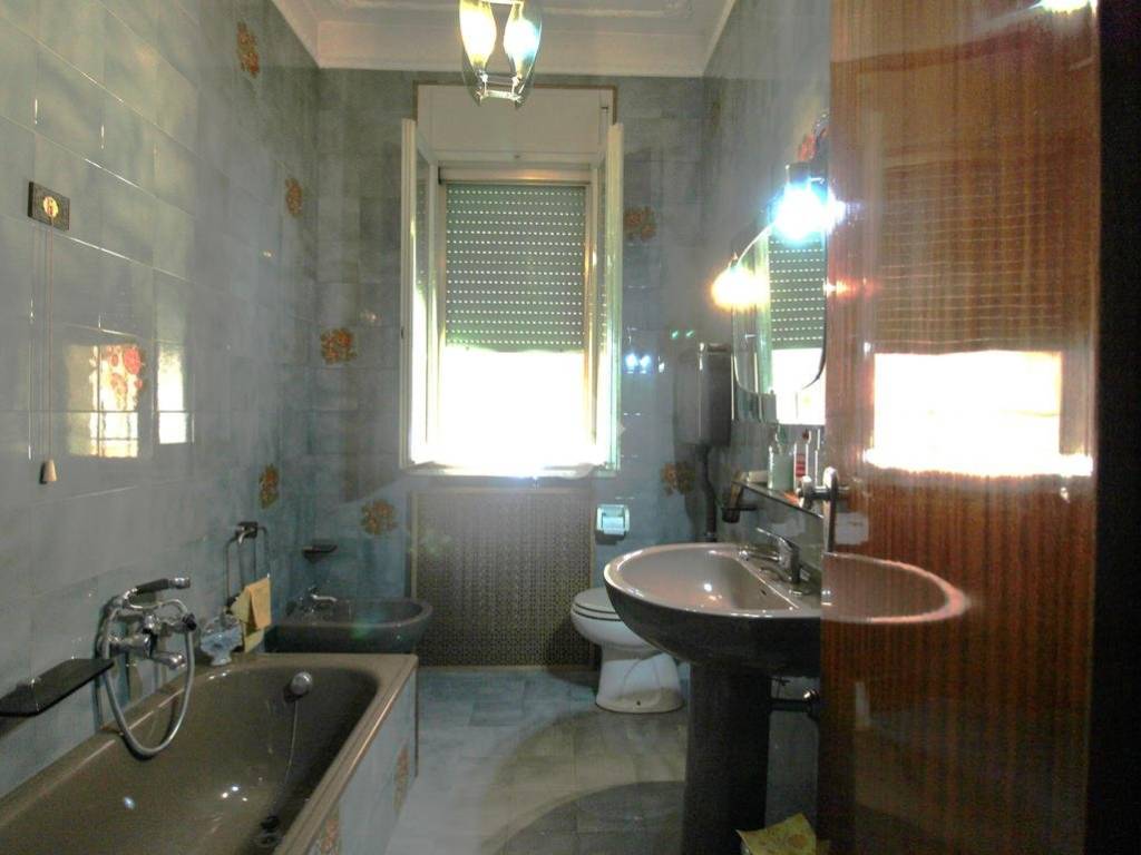 BAGNO CON VASCA PRIMO PIANO