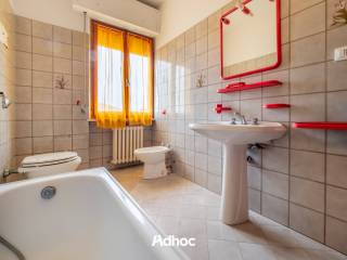 Bagno finestrato con Vasca_V1