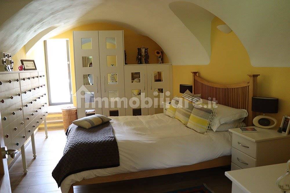 Dolceacqua-Liguria-village-house-for-sale-le-46001