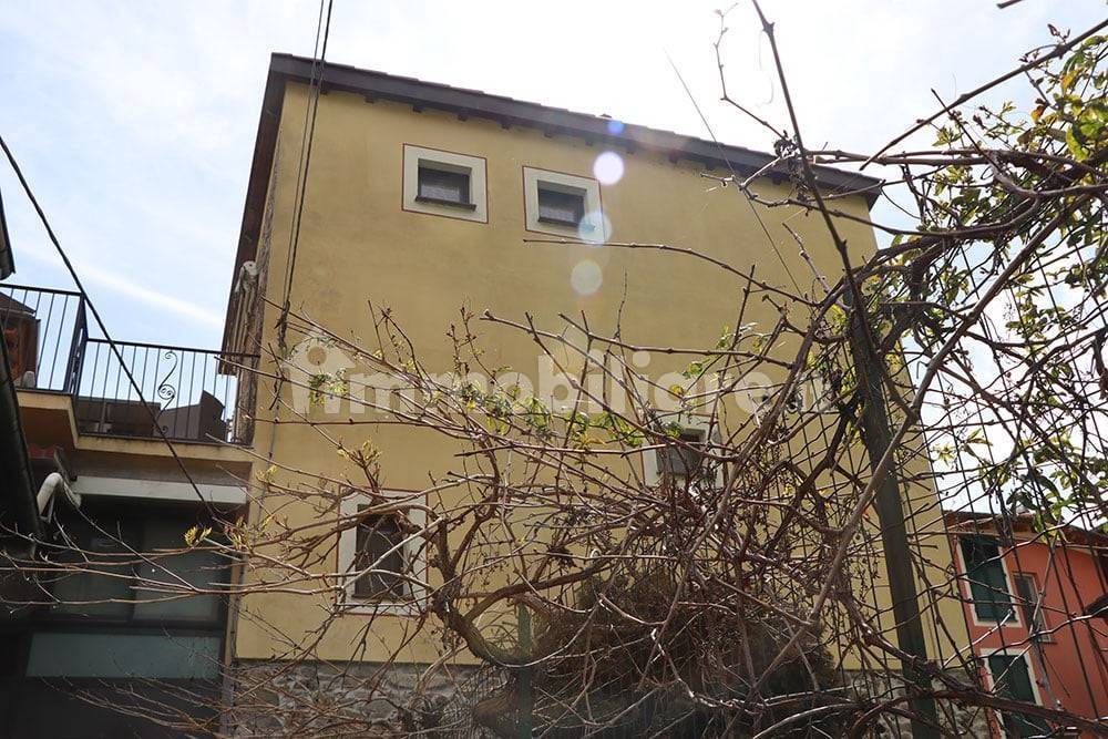 Dolceacqua-Liguria-village-house-for-sale-le-46001