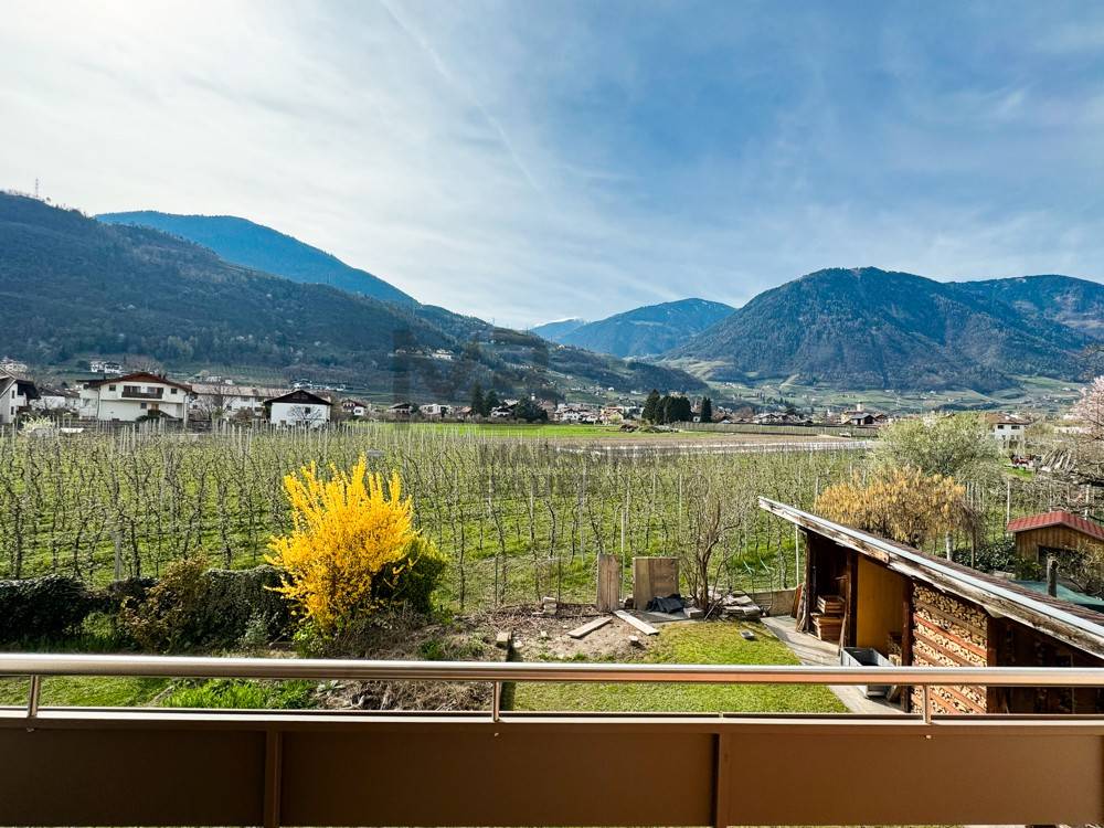 Westbalkon mit schönem, freien Blick - balcone lato ovest con bella vista libera