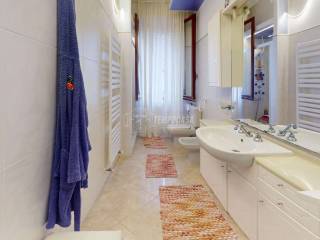 Via-Roma-12-Graziuso-Bathroom