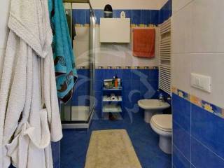 Via-Capo-di-Lucca-Bathroom.jpg
