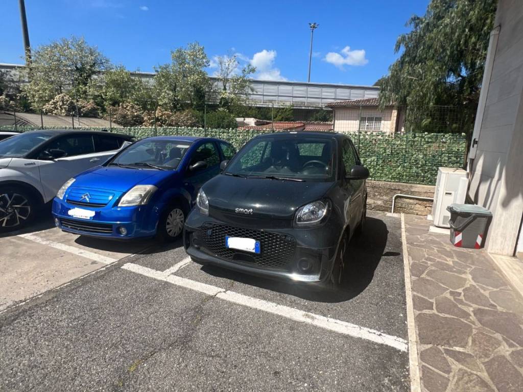 2 POSTI AUTO