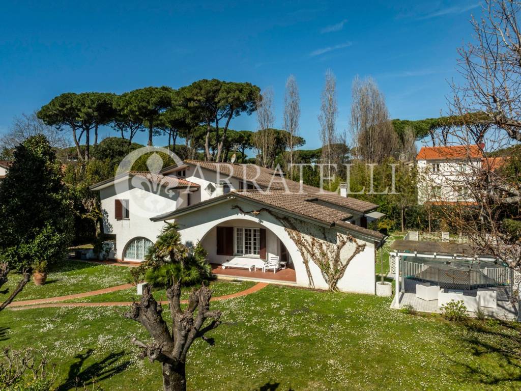 Villa con piscina a Forte dei Marmi