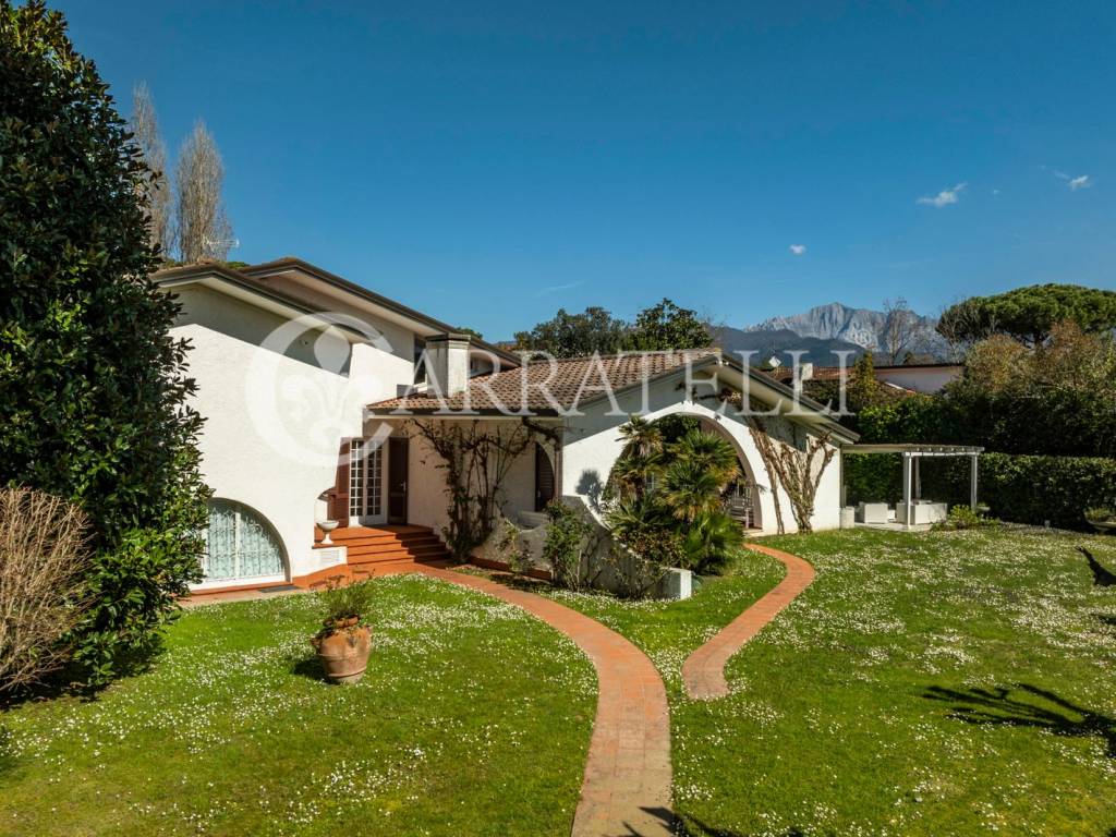 Villa con piscina a Forte dei Marmi