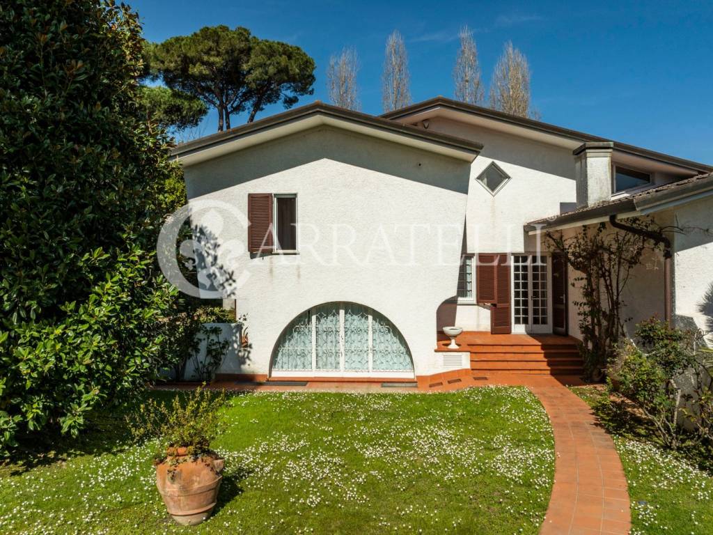 Villa con piscina a Forte dei Marmi