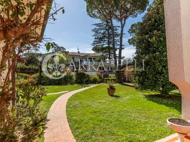 Villa con piscina a Forte dei Marmi