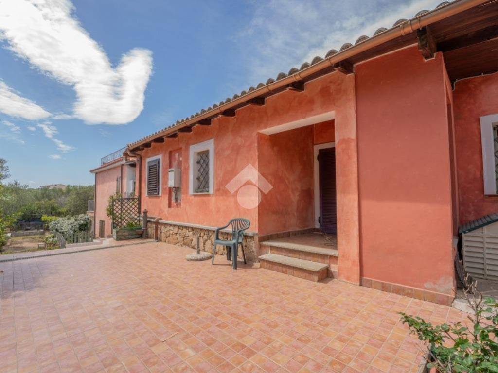 Terrazza sul lato della casa