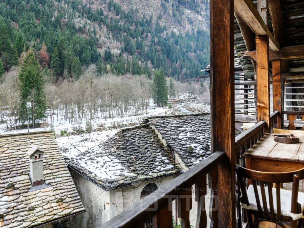 attico vendita alagna balcone