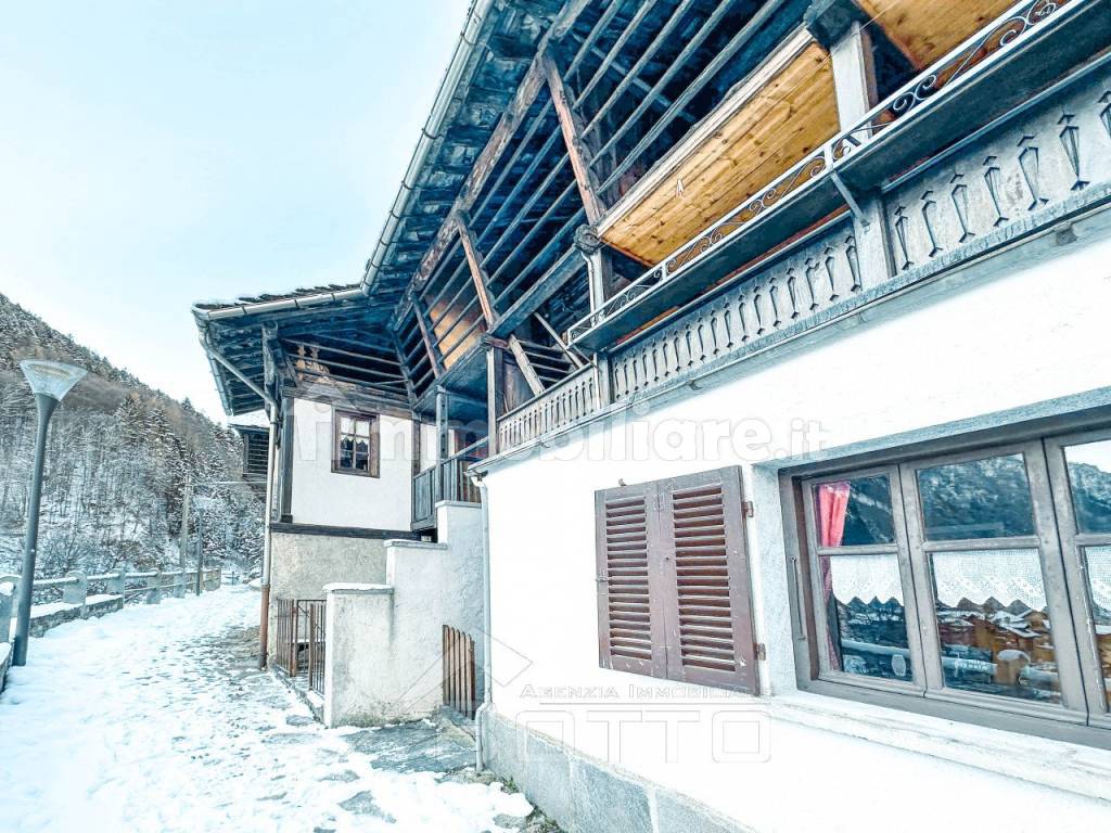 casa vendita alagna esterno2