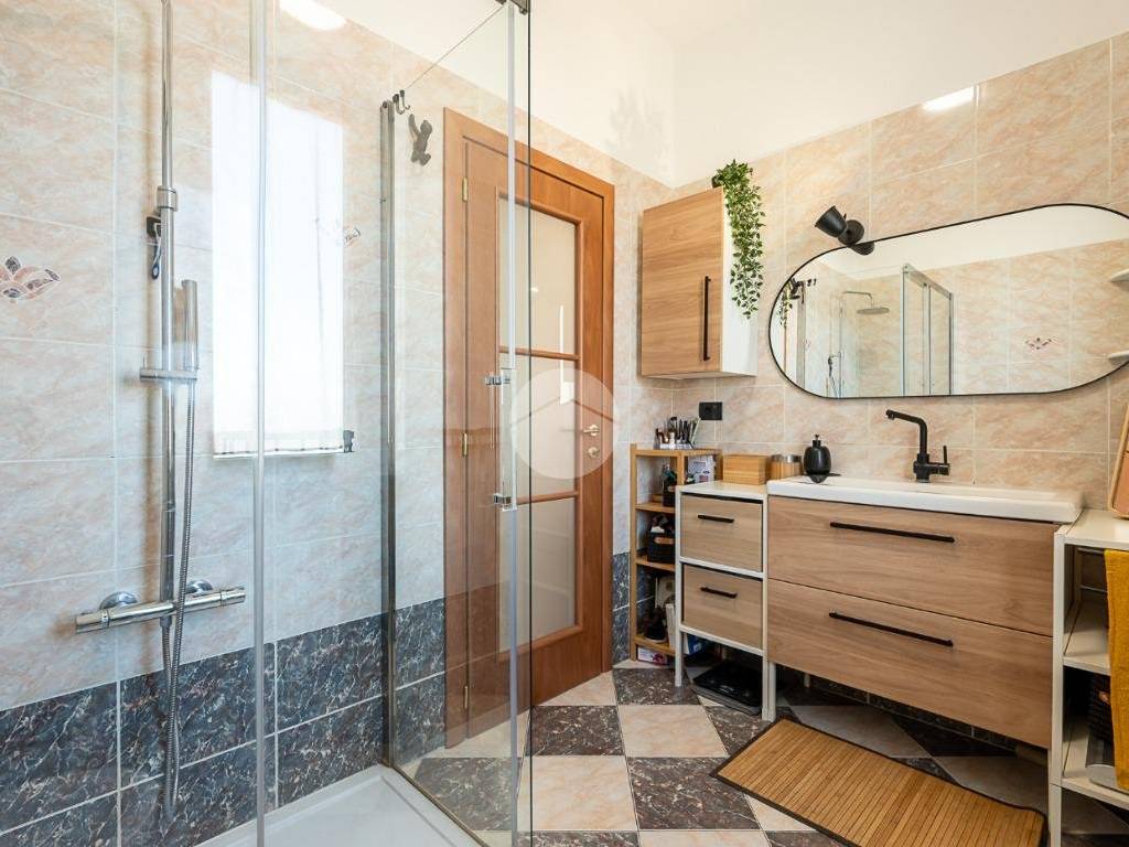 BAGNO CON BOX DOCCIA