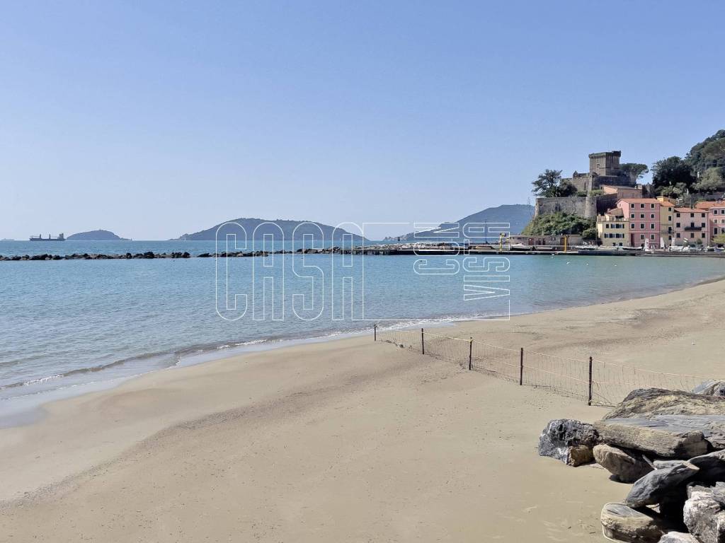 Spiaggia fronte Villa Shelley