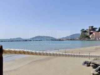 Spiaggia fronte Villa Shelley