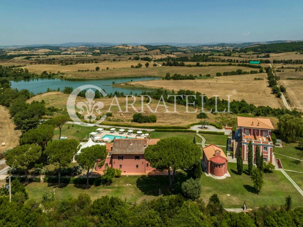 Azienda Agricola con Resort nella Maremma Toscana