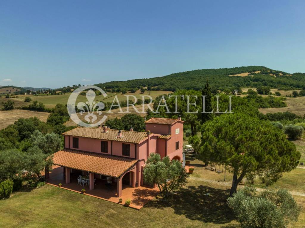 Azienda Agricola con Resort nella Maremma Toscana