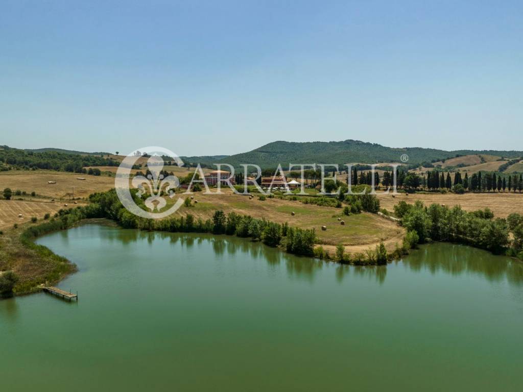 Azienda Agricola con Resort nella Maremma Toscana