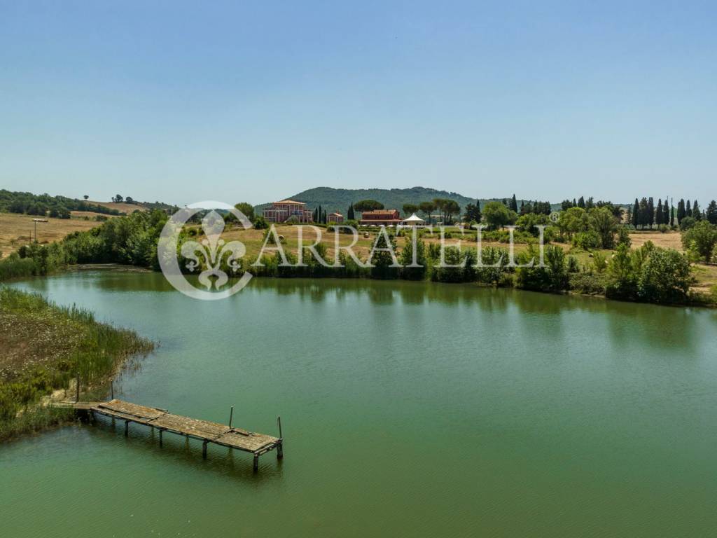 Azienda Agricola con Resort nella Maremma Toscana