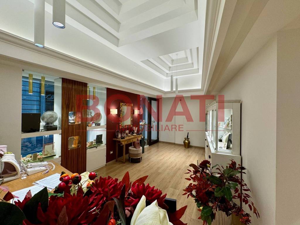 Attività commerciale corso cavour 91, centro storico, la spezia