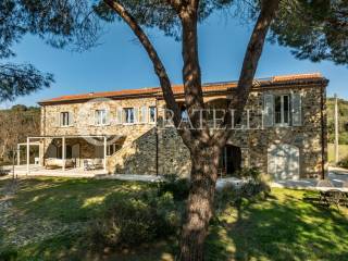 Esclusivo Casale con terreno a Suvereto