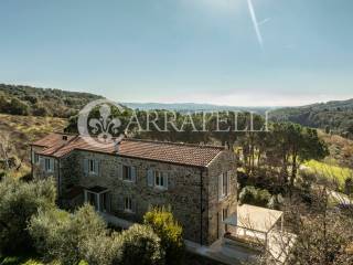 Esclusivo Casale con terreno a Suvereto