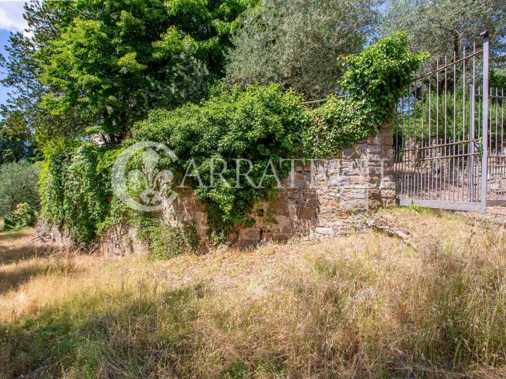 Elegante villa in stile unico con grande giardino 