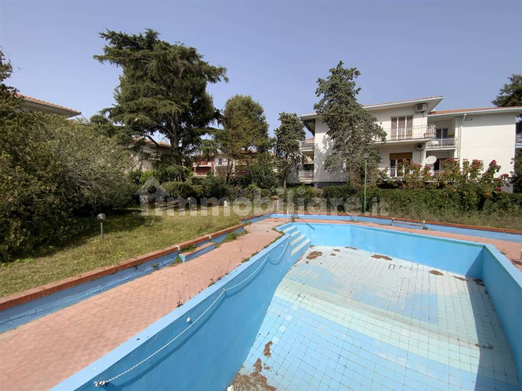 PISCINA CONDOMINIALE