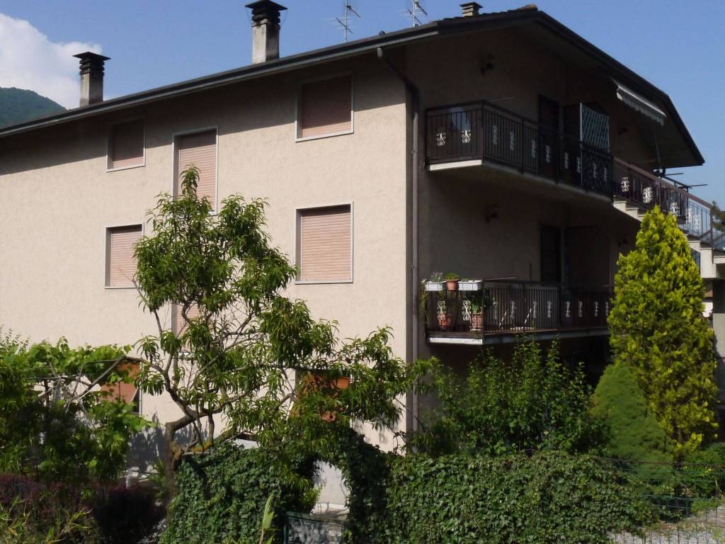 Villa bifamiliare via cassettone, sedrina