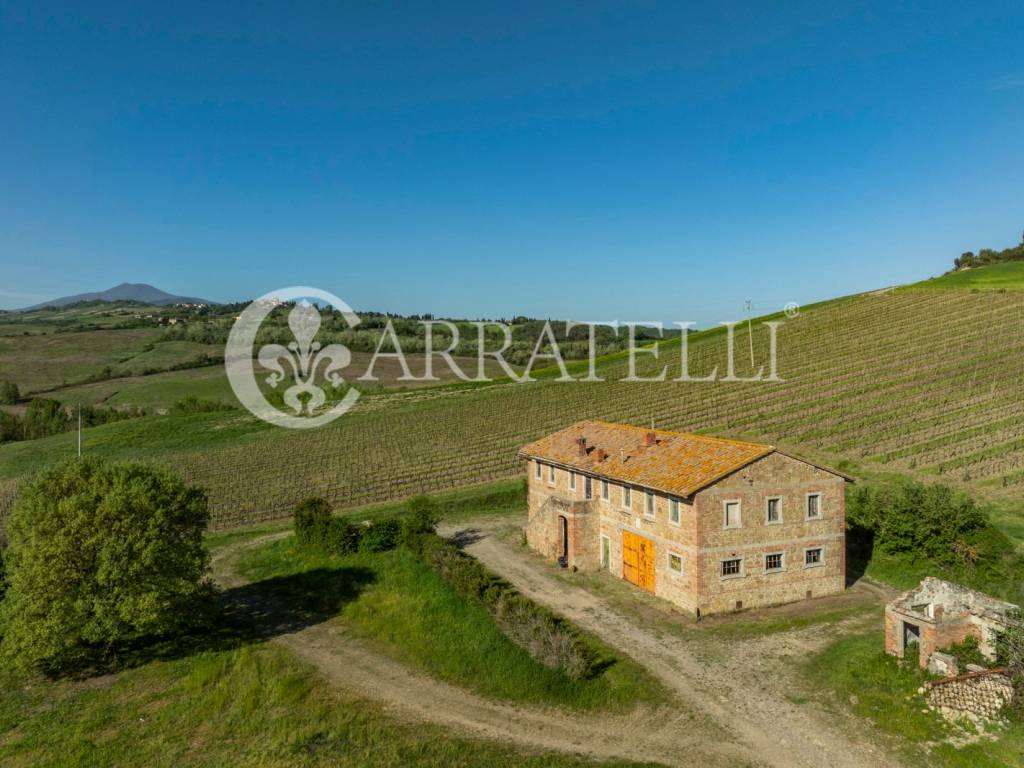 Casale in Pietra da ristrutturare a Pienza