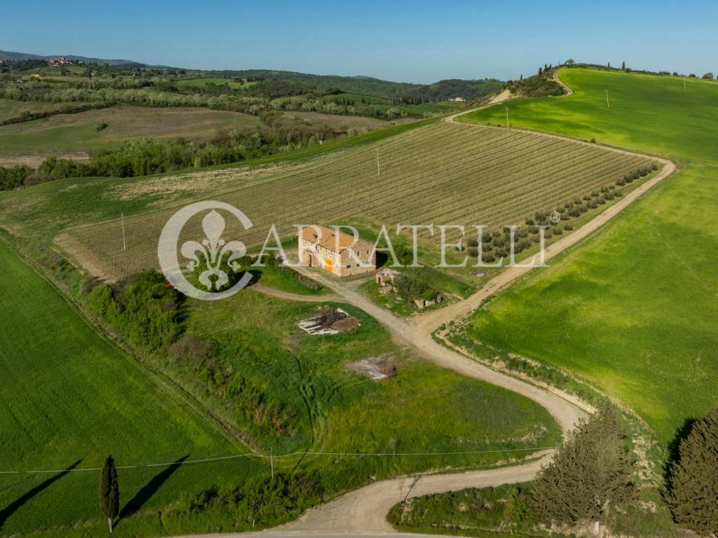 Casale in Pietra da ristrutturare a Pienza