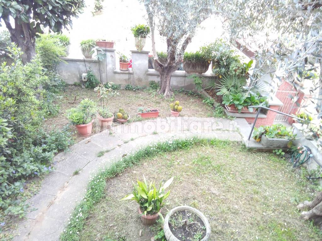 GIARDINO FRONTE CASA