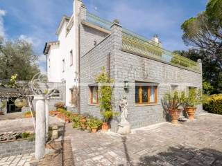 Villa vista mare in vendita in Liguria