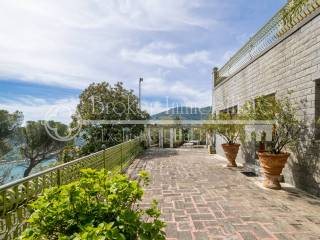 Villa vista mare in vendita in Liguria