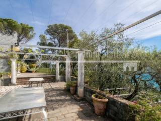 Villa vista mare in vendita in Liguria