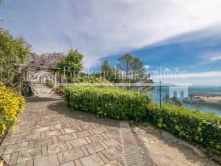 Villa vista mare in vendita in Liguria