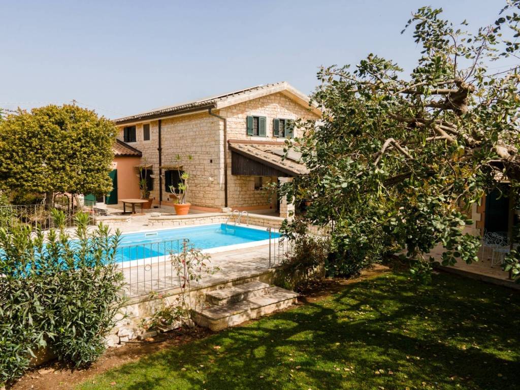 Villa con piscina